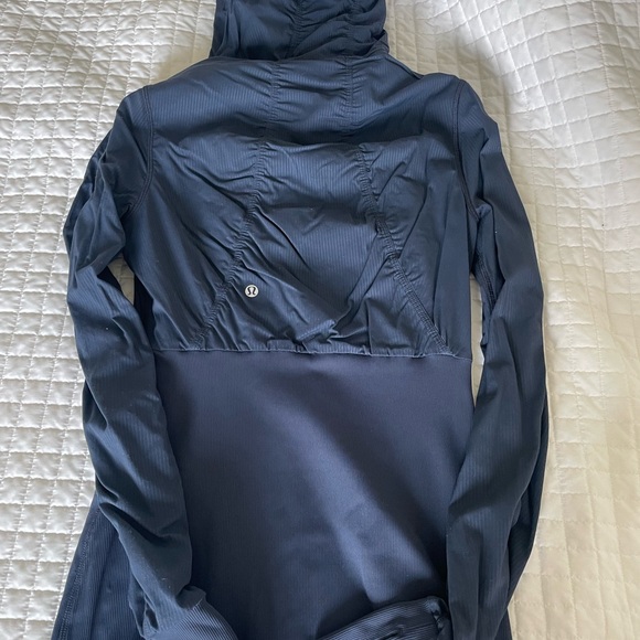 Lululemon Reversible Jacket with hood - Picture 3 of 3